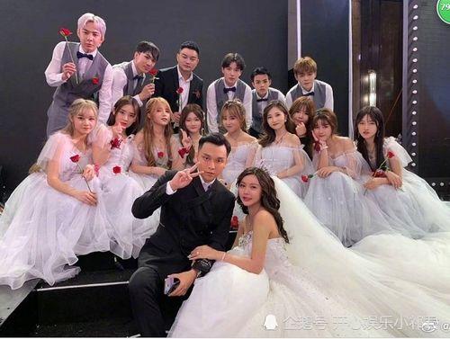 网红结婚吃瓜视频播放在线观看,甜蜜瞬间，吃瓜群众围观盛况